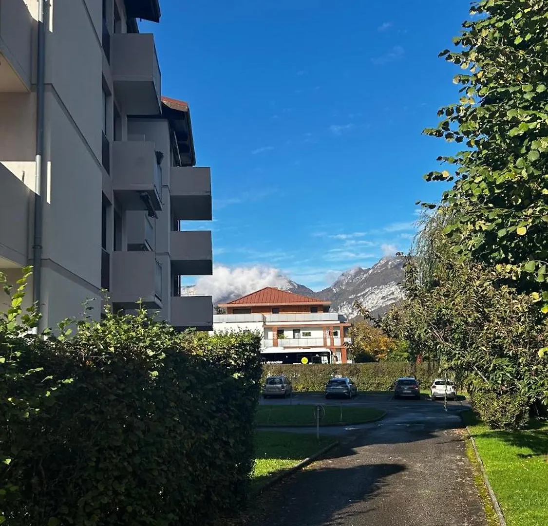 Studio Chaleureux 30M2, Entre Lac Et Montagnes, Parking Prive Gratuit, Lit Queen-Size Saint-Jorioz 0*,  France