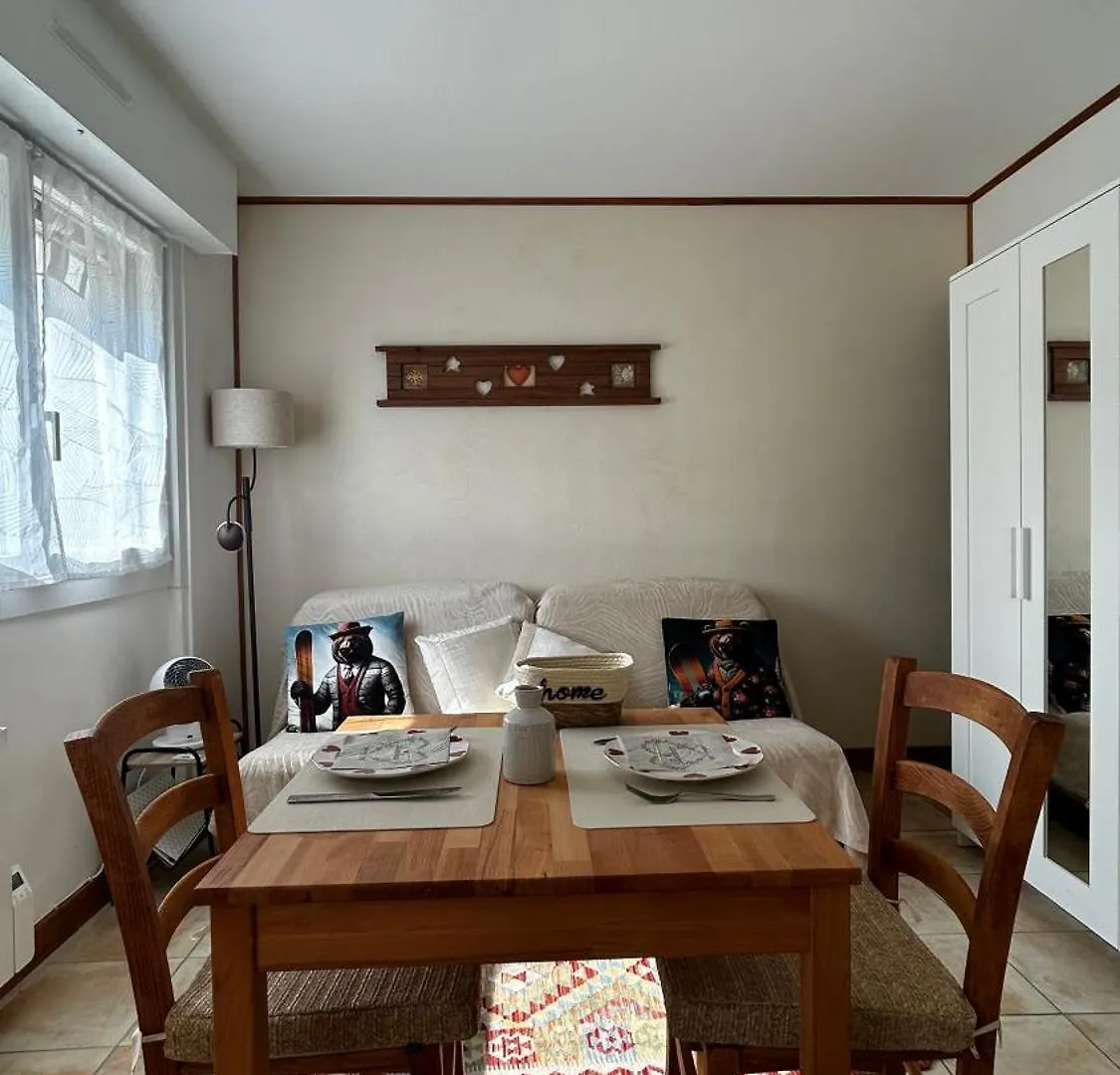 A 5 Minutes Du Lac,Studio Tout Confort, Parking Prive Gratuit, Lit Queen-Size 圣若里奥 0*,